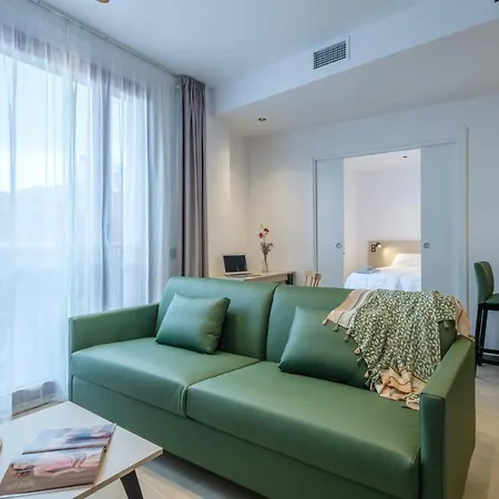 Апартаменты Tgna Reial 1 *