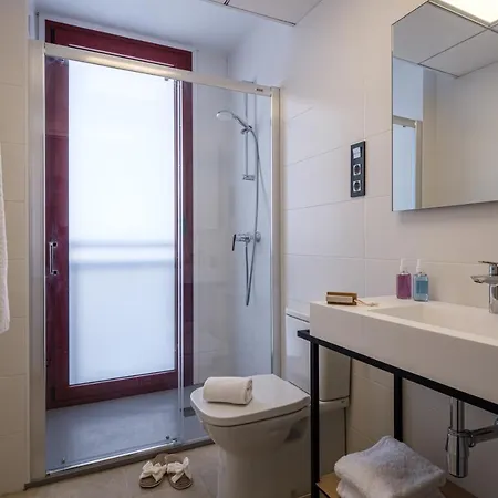 Διαμέρισμα Tgna Reial 1 *